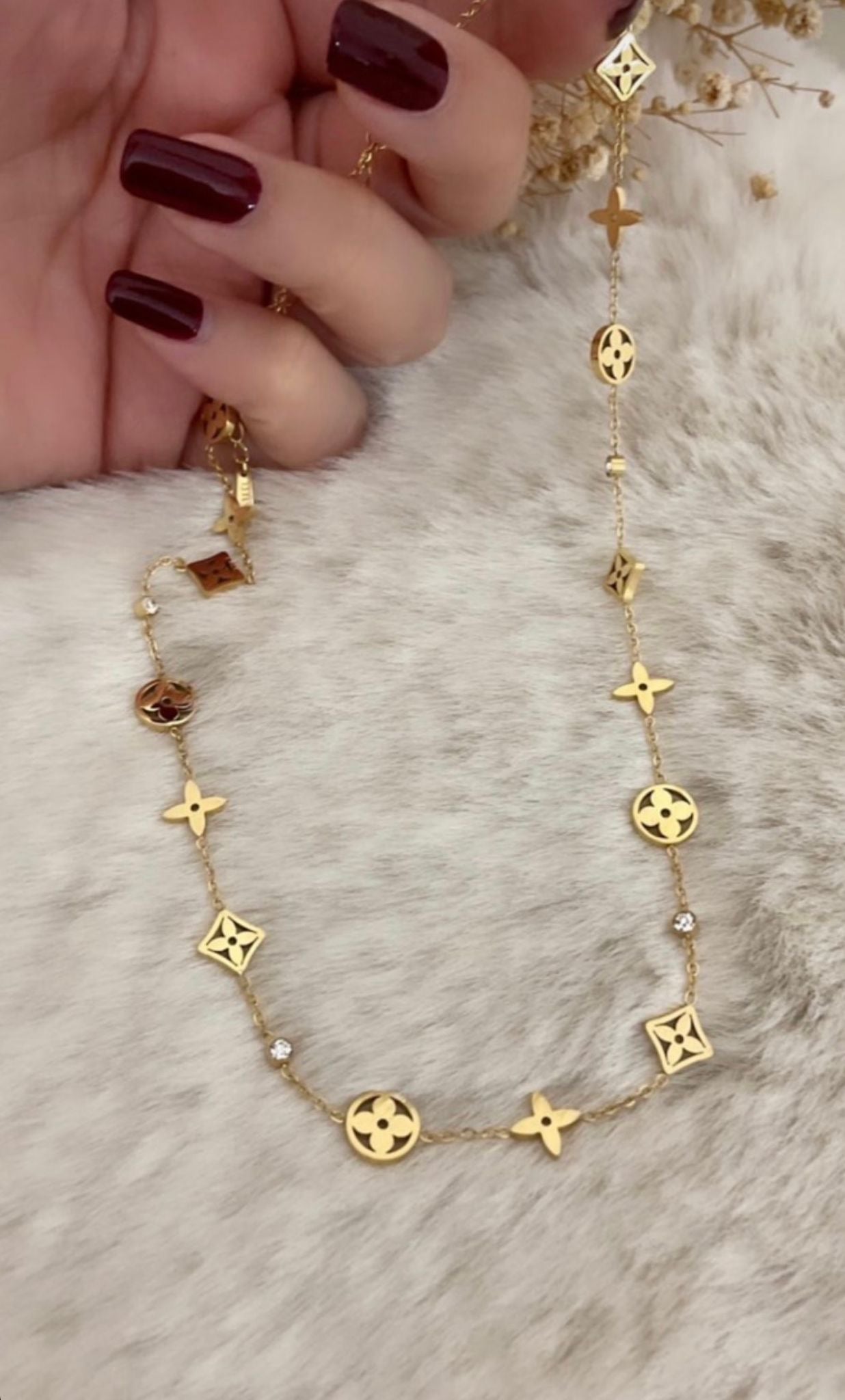 Gold Floral Charm Necklace – 18K Gold Plated Stainless Steel, Adjustable 40–45 cm