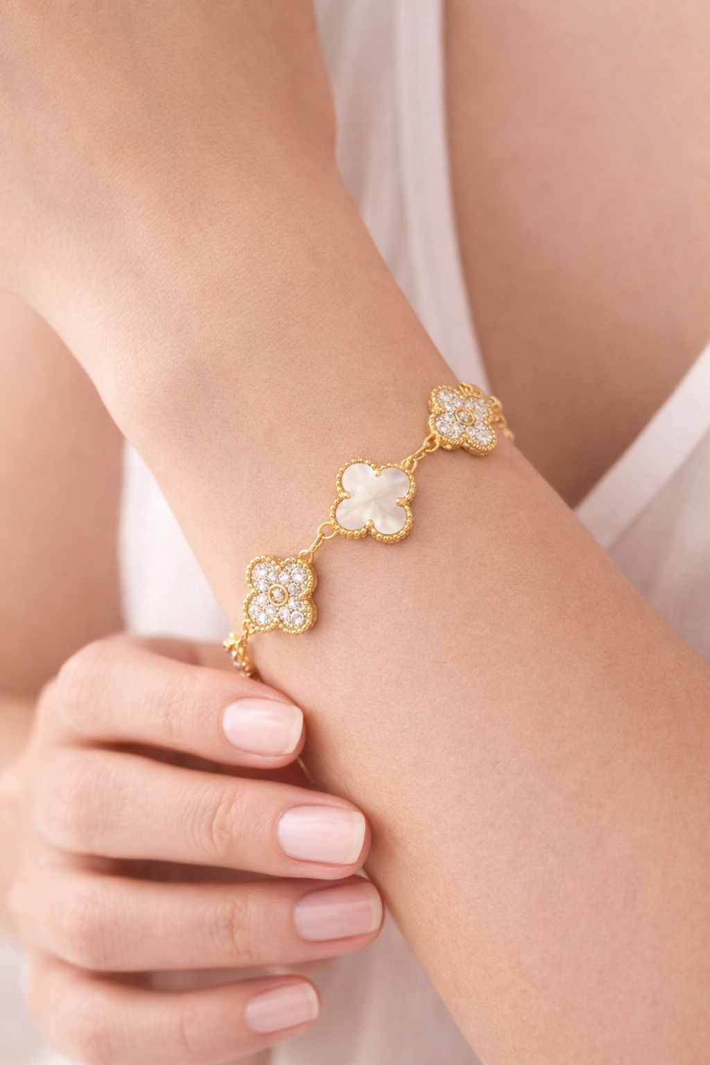 Mother of Pearl Clover Bracelet for Women, 18K Gold Plated Gold Bracelet with Cubic Zirconia, Lucky Clover Jewelry Gift