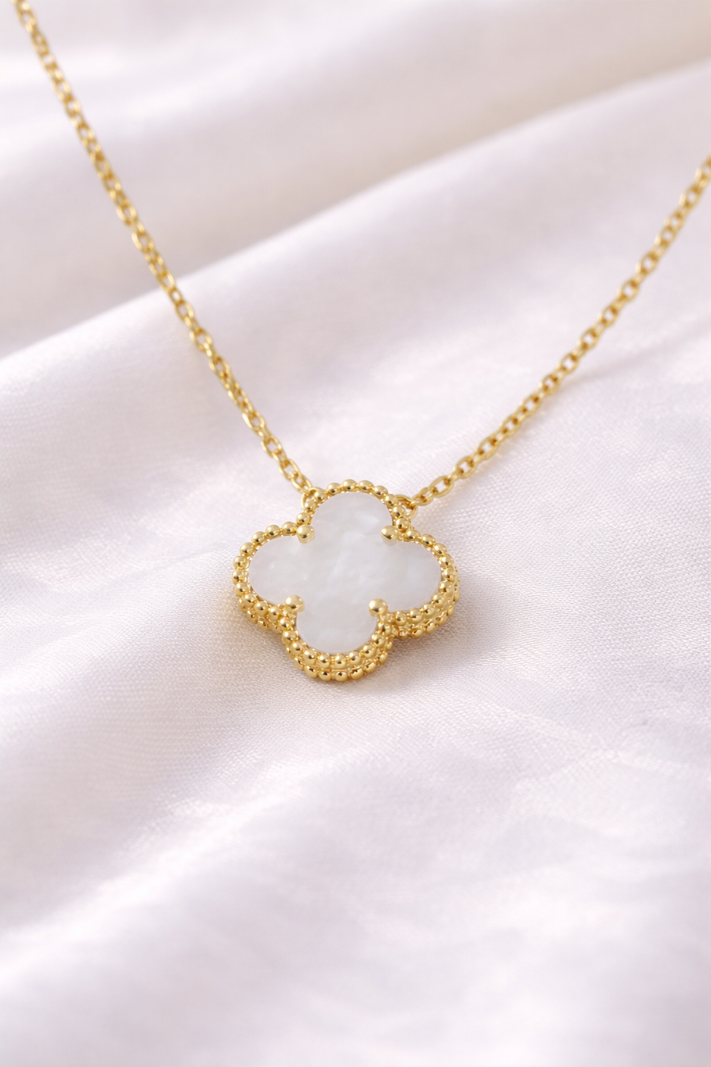 Mother of Pearl Clover Pendant Necklace 15mm – 18K Gold Plated 925 Sterling Silver