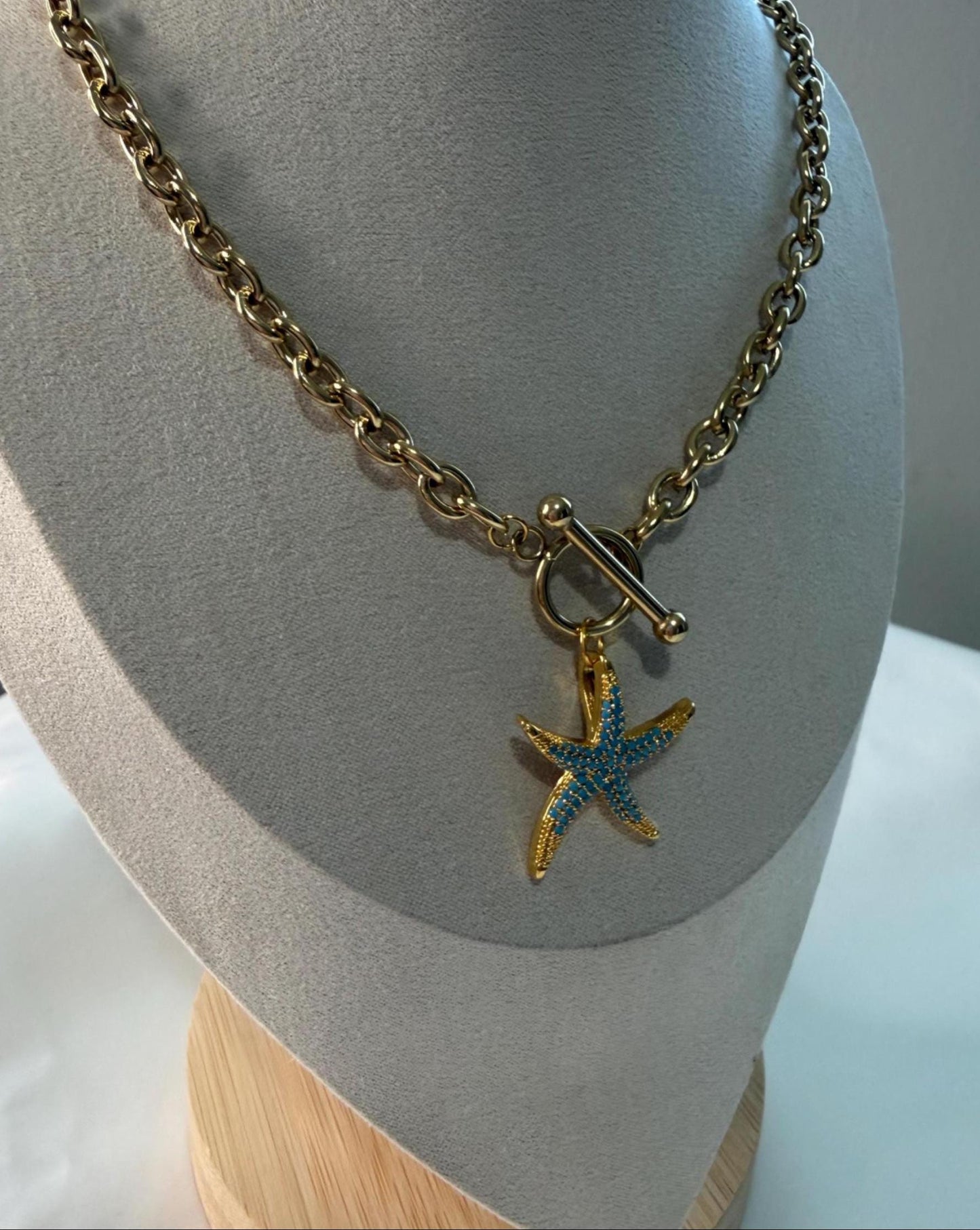 Starfish Toggle Necklace, Chunky Gold Beach Necklace, Coastal Jewelry, 14K Gold Plated Stainless Steel Ocean Necklace Gift for Her