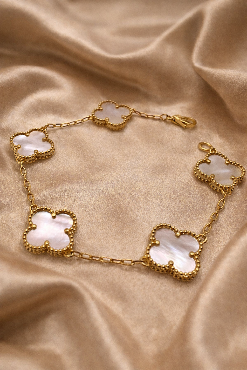 Luxury mother of pearl clover bracelet in 925 sterling silver with gold plating